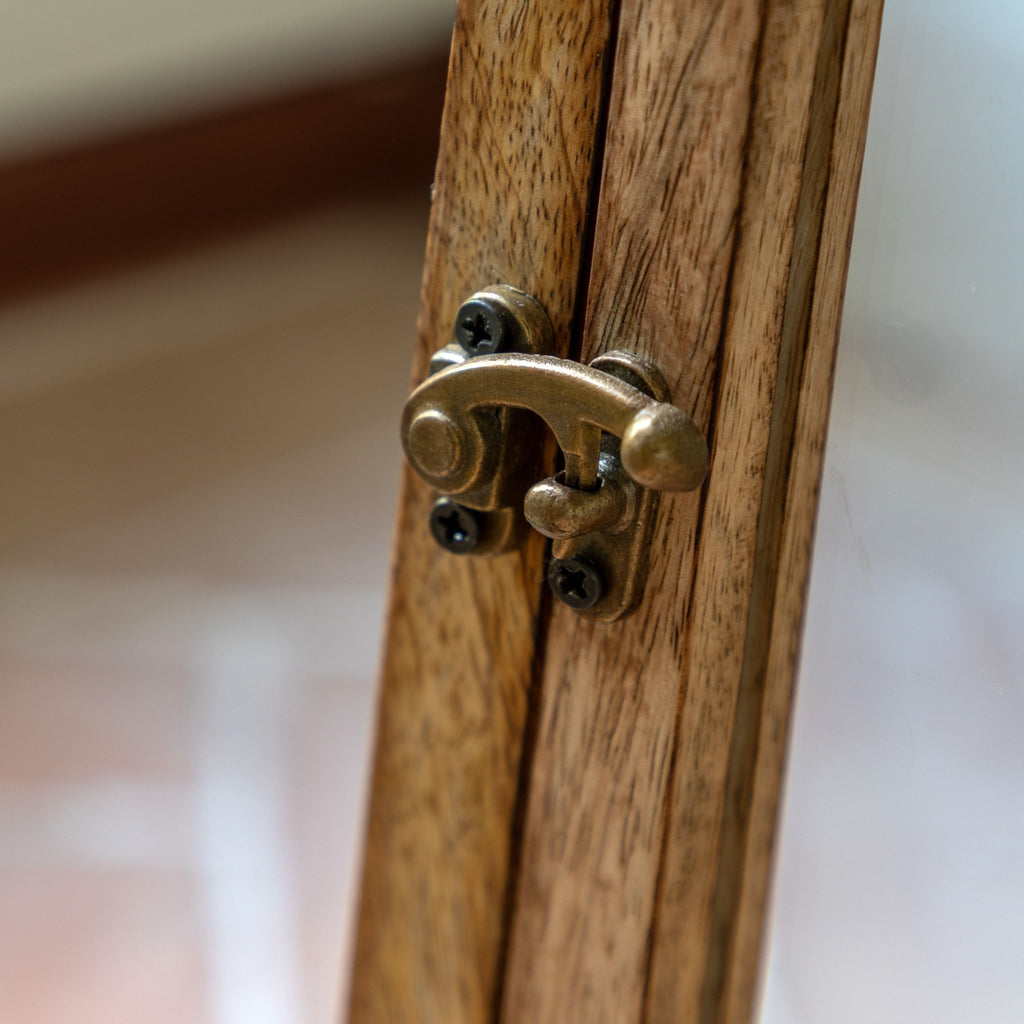 Indo - Large or Medium Hurricane - Distinctly Living