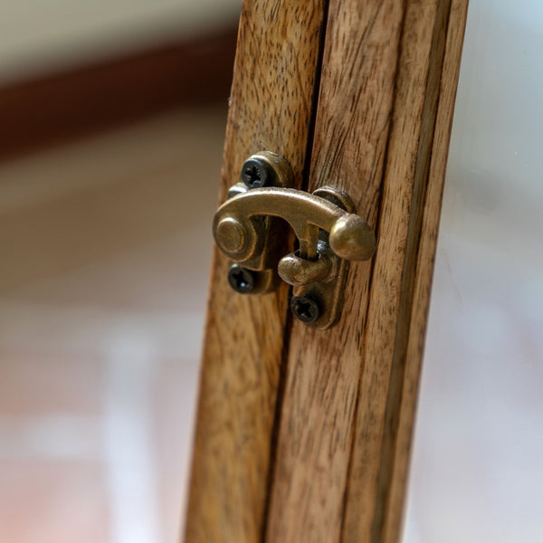 Indo - Large or Medium Hurricane - Distinctly Living