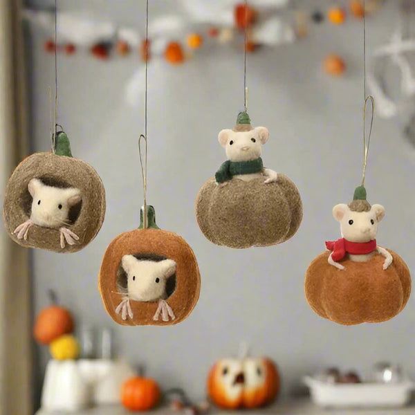 Pumpkins with Mouse - Distinctly Living