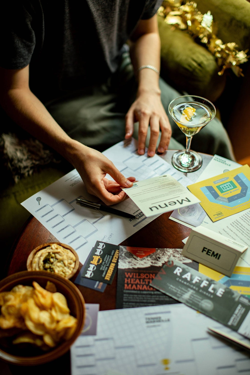 The Scandal – Escape Room in an Envelope - Distinctly Living